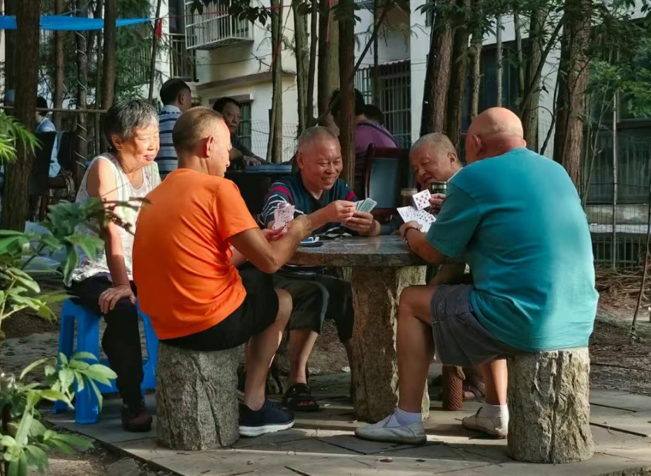 现在的退休老人，或许比00后还会玩
